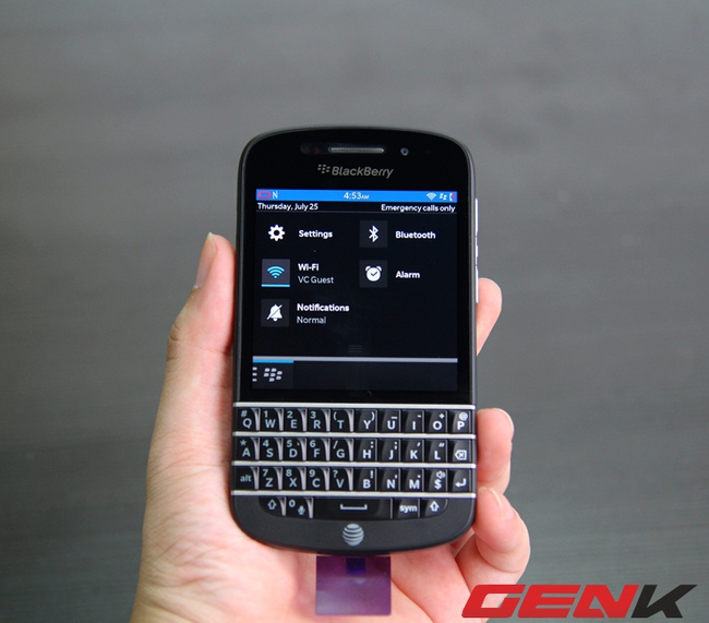 Sờ tận tay Blackberry Q10 bản dành cho lãnh đạo nhà mạng duy nhất tại Việt Nam
