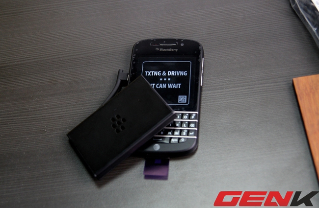 Sờ tận tay Blackberry Q10 bản dành cho lãnh đạo nhà mạng duy nhất tại Việt Nam