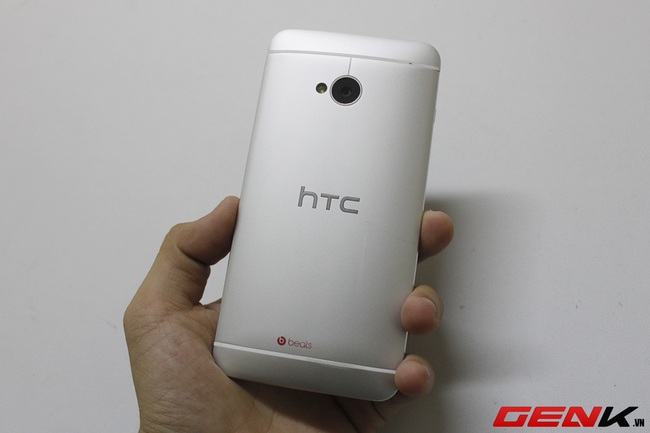 Cận cảnh HTC One phiên bản hai sim