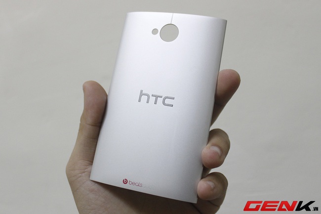 Cận cảnh HTC One phiên bản hai sim