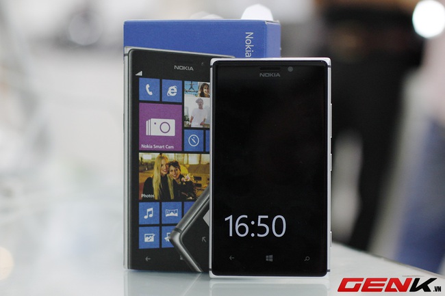 Mở hộp Nokia Lumia 925 tại Việt Nam