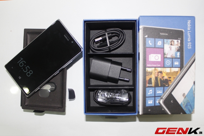 Mở hộp Nokia Lumia 925 tại Việt Nam