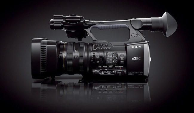 Cận cảnh máy quay 4K cá nhân Sony Handycam FDR-AX1