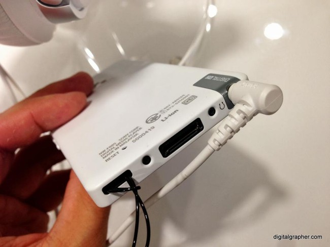 Hình ảnh thực tế máy nghe nhạc Sony Walkman F880