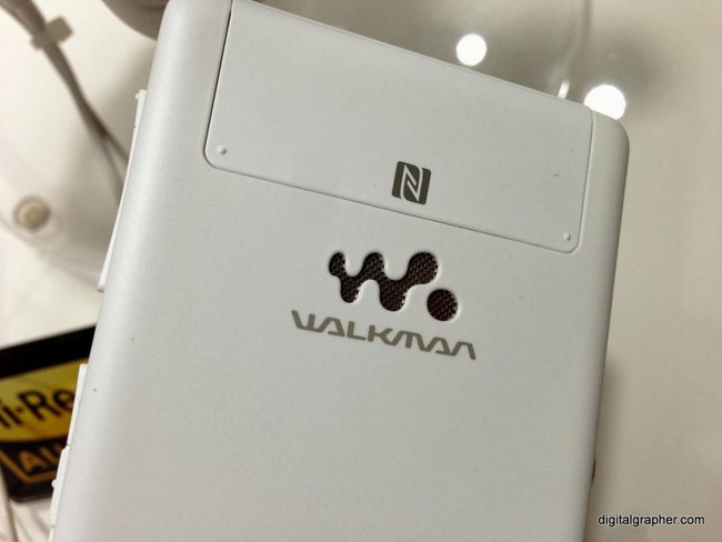 Hình ảnh thực tế máy nghe nhạc Sony Walkman F880