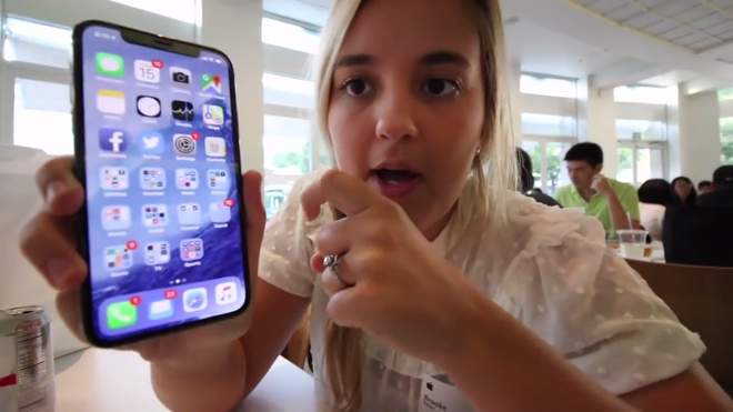 Apple đã sa thải nhân viên có cô con gái để lộ iPhone X trên mạng - Ảnh 1.