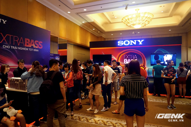  Những thành viên mới trong dòng sản phẩm trứ danh EXTRA BASS của Sony đều được trình làng tại sự kiện này, từ tai nghe XB950-N1, XB950-B1, XB550AP hay dòng loa di động SRS-XB series 