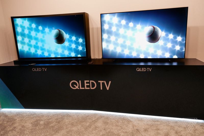  Hình ảnh so sánh cho thấy màn hình QLED có độ sáng và độ tương phản cao hơn so với OLED 