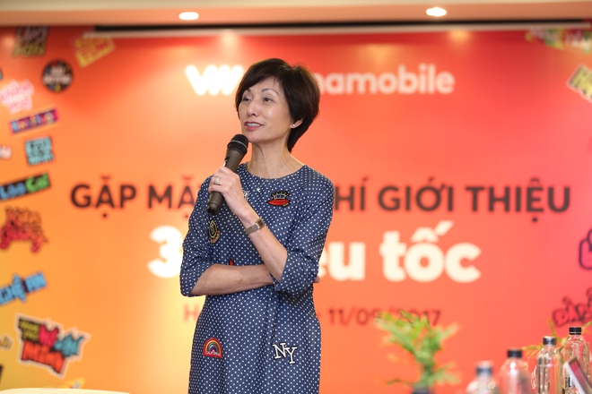  Tổng giám đốc Vietnamobile - bà Elizabete Fong trả lời những câu hỏi của báo giới 