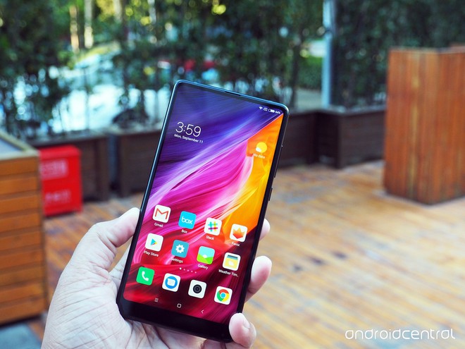  Xiaomi đã quá thành thục trong công nghệ viền màn hình siêu mỏng. 