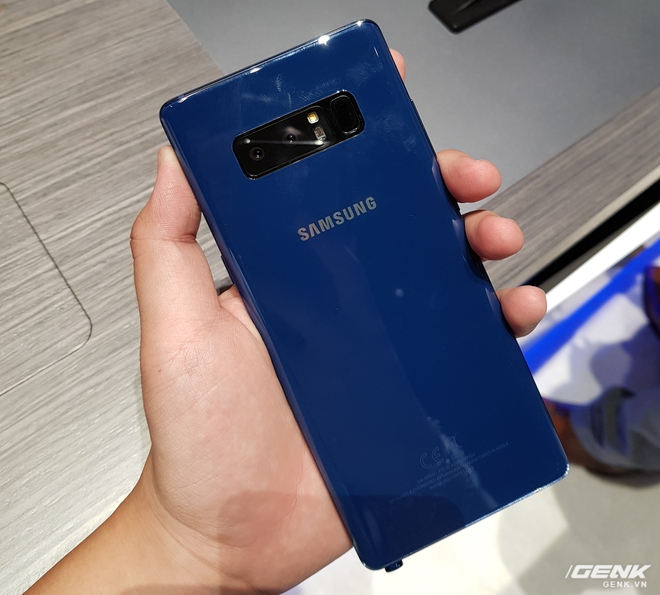  Đây là phiên bản màu sắc mới của Galaxy Note 8 mang tên Deep Sea Blue (Xanh đại dương). 