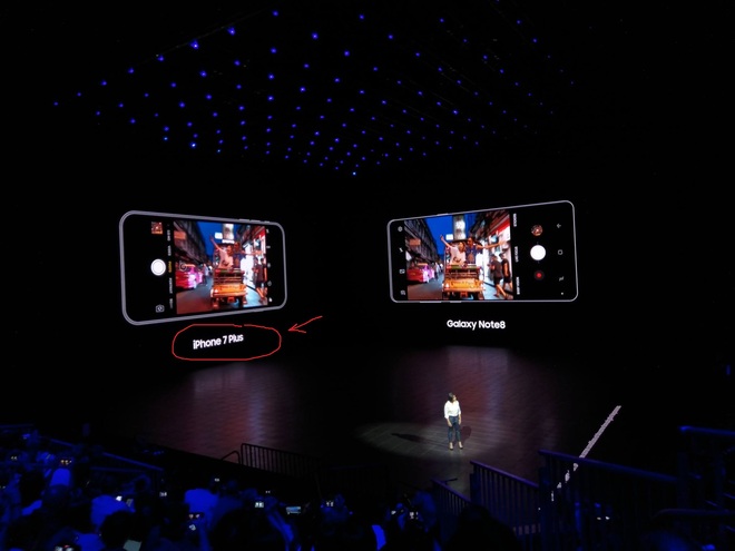  Samsung chẳng ngần ngại mang iPhone 7 Plus ra làm nền cho camera kép của Note8 