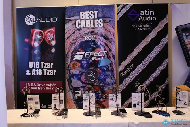  Tại triển lãm này, Xuân Vũ Audio mang đến chiếc tai nghe siêu cao cấp 64 Audio U18 Tzar với 18 drivers mỗi bên, những sợi cable tai nghe đắt tiền của Effect Audio và thương hiệu cable Satin Audio Made In VietNam 