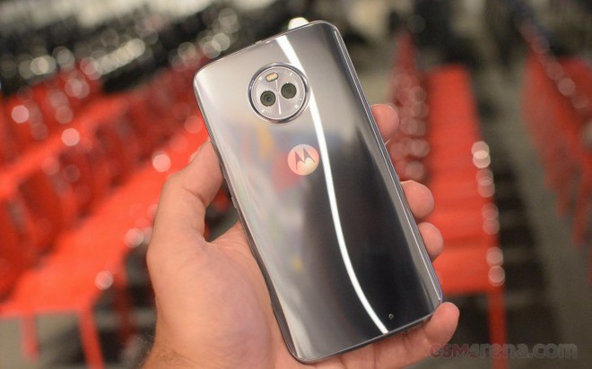  Moto X4 ra mắt cùng camera sau kép. 