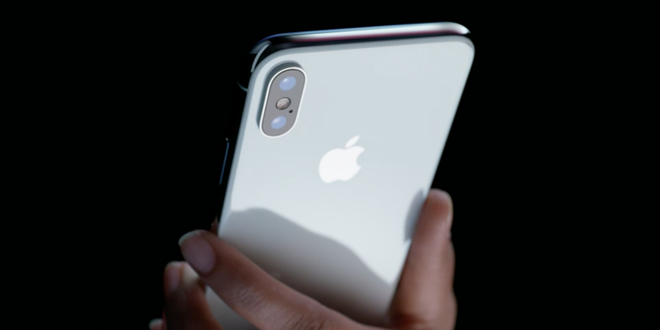  Camera của iPhone X cũng khiến cho Apple phải đau đầu. 