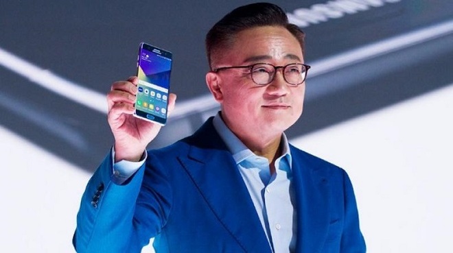 Dù từng vướng phải sự cố Galaxy Note7 và dù vẫn chưa thể giúp smartphone Samsung trở lại tăng trưởng mạnh mẽ, không thể phủ nhận Samsung Mobile đã mang một bộ mặt hoàn toàn mới kể từ khi ông Koh lên nắm quyền.
