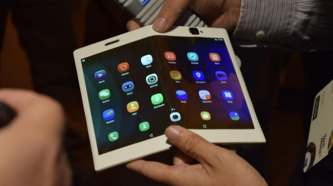  Lenovo Folio - tablet có khả năng biến hình thành điện thoại 
