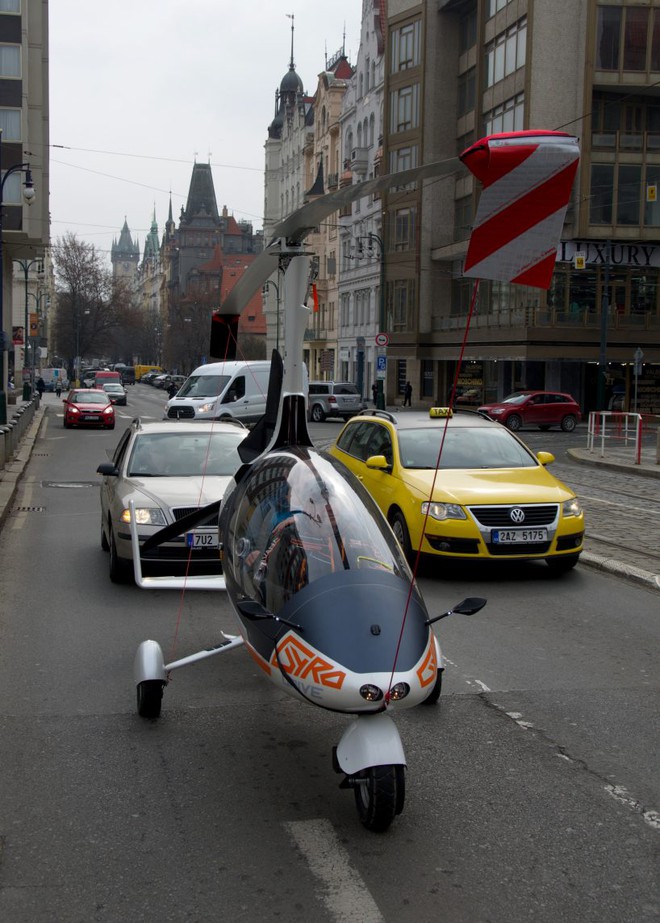  Theo các chuyên gia, Gyrodrive cần ít nhất 100m để tạo đà cất cánh, và có thể đạt vận tốc tối đa là 190 km/ h trên không trung. 