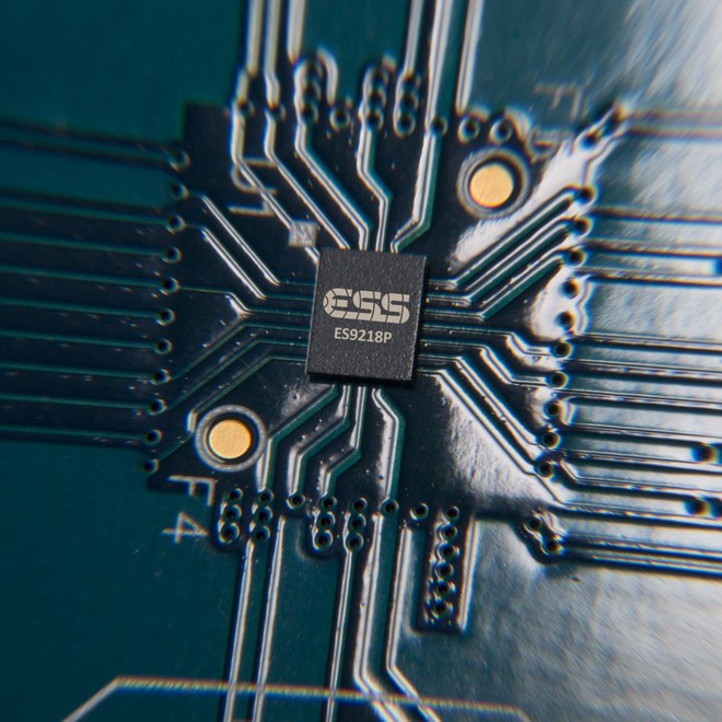  Chip 32 bit Advance hi-Fi Quad DAC sẽ giúp âm thanh của V30 đạt chất lượng cao. 