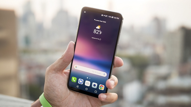  LG V30 sở hữu camera sau với góc chụp rộng ấn tượng. 
