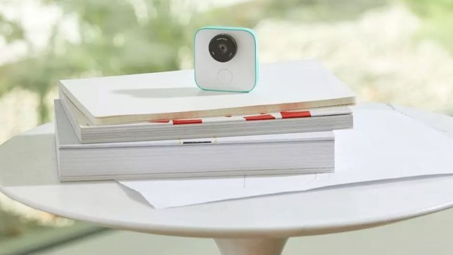  Google bất ngờ tung ra chiếc máy ảnh mini Google Clip trong sự kiện vừa qua. 