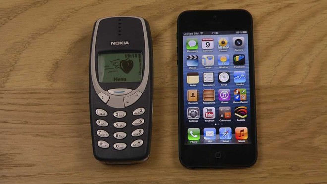  Nokia vs iPhone, quá khứ và tương lai, trâu bò và bánh bèo, đơn giản và đa năng,... Có lẽ bạn nên sở hữu cả hai chiếc. 
