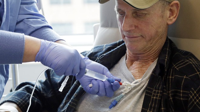 
Peter Bjazevich, một bệnh nhân đang nhận điều trị CAR-T tại Trung tâm nghiên cứu Ung thư Fred Hutchinson
