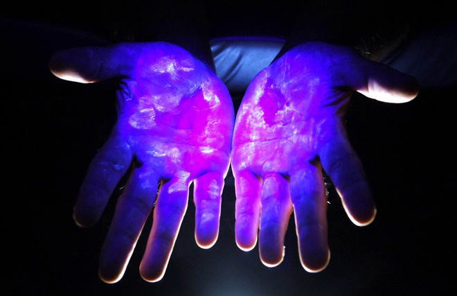 
Liệu chúng ta có thể giữ cho đôi tay của mình sạch bóng khỏi vi trùng?
