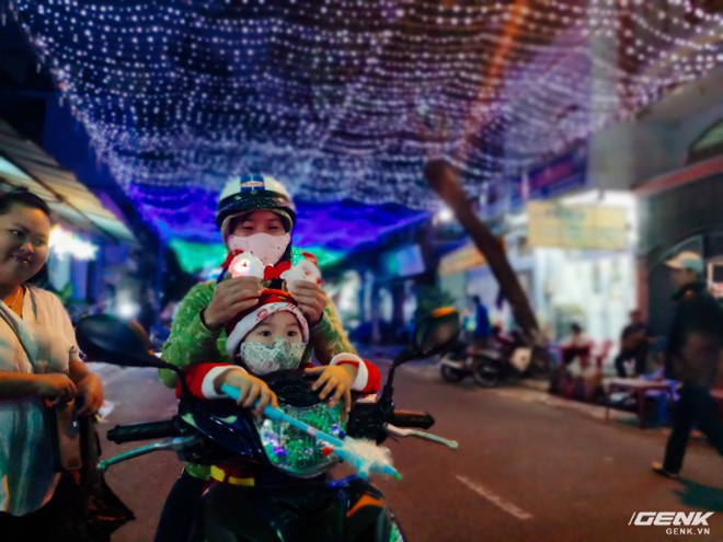 Đời sống qua lăng kính smartphone (Kỳ 2): Những cung bậc cảm xúc đón Giáng Sinh của người Sài Gòn - Ảnh 16.