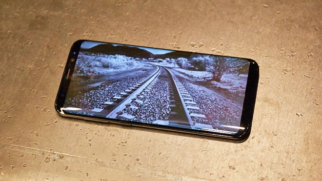 Chiếc Samsung Galaxy S8 sử dụng màn hình OLED