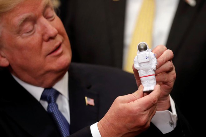 Tổng thống Mỹ ký chỉ thị cho NASA đưa người quay trở lại Mặt Trăng, tạo dựng bàn đạp khám phá Sao Hỏa - Ảnh 3.