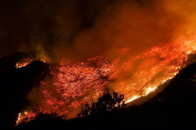 Mỹ: Cháy lớn tương đương diện tích 37.000 sân bóng đá khiến California như rơi vào ngày tận thế - Ảnh 3.