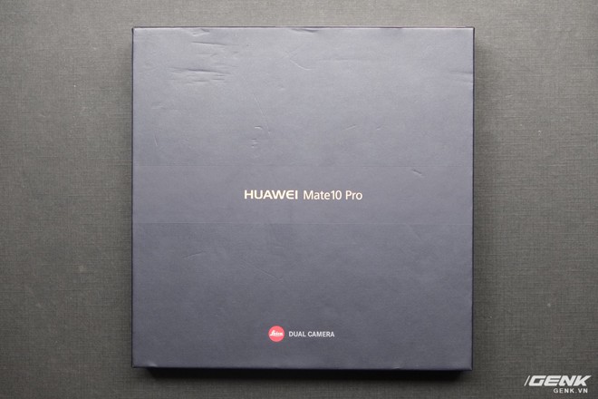  Hộp của Huawei Mate 10 Pro với logo Leica. Camera của Mate 10 Pro là kết quả của sự phối hợp giữa Huawei với Leica 