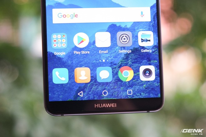  Để làm được điều này, Huawei đã loại bỏ phím Home vật lý để sử dụng phím điều hướng ảo trong màn hình 