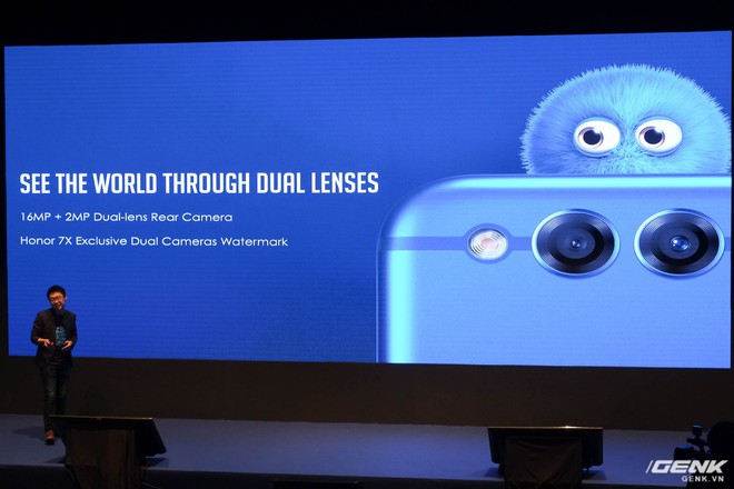  Honor 7X được trang bị camera kép ở cả mặt trước và sau, hỗ trợ tính năng chụp ảnh xóa phông 