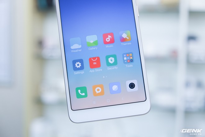  Xiaomi đã loại bỏ ba phím điều hướng cảm ứng để sử dụng phím điều hướng ảo trong màn hình 