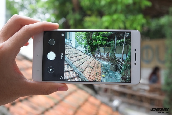  Camera Redmi Note 4 có độ phân giải 13MP, f/2.0, lấy nét theo pha và đèn flash true-tone 