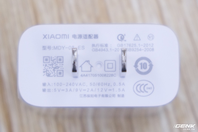  Lần này, Xiaomi đã trang bị cho Mi Max 2 một cục sạc nhanh. Xiaomi cho biết Mi Max 2 hỗ trợ chuẩn sạc nhanh Quick Charge 3.0 của Qualcomm. 
