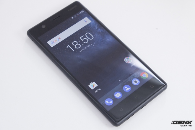  Nokia 3 sở hữu màn hình 5 inch, công nghệ IPS, độ phân giải HD, cho chất lượng tạm ổn trong tầm giá. Mặt kính được uốn cong 2.5D với công nghệ Gorilla Glass (chưa rõ phiên bản). Nokia 3 không được trang bị cảm biến vân tay và sử dụng ba phím điều hướng cảm ứng 