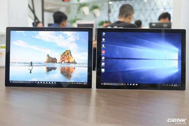  Cả hai đều sở hữu màn hình PixelSense 12.3 inch độ phân giải 2736 x 1824 pixels, tỷ lệ 3:2, hỗ trợ cảm ứng và bút Surface Pen. Tuy nhiên, Surface Pro mới có khả năng nhận dạng nhiều áp lực hơn từ bút, lên đến 4096 mức. Con số này của Surface Pro 4 chỉ là 1024.​ 
