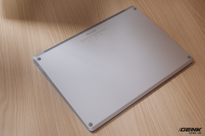  Surface Laptop không có bất kỳ một con ốc vít nào mà bạn có thể mở ra 