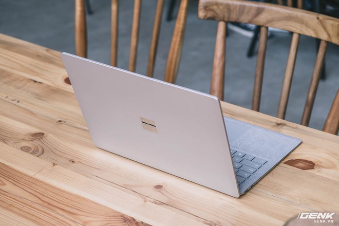  Bạn sẽ không thể nâng cấp hay sửa chữa bất kỳ thành phần nào của Surface Laptop 