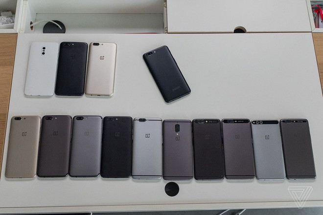  Một loạt các mẫu thử của OnePlus 5 trong quá trình phát triển​ 