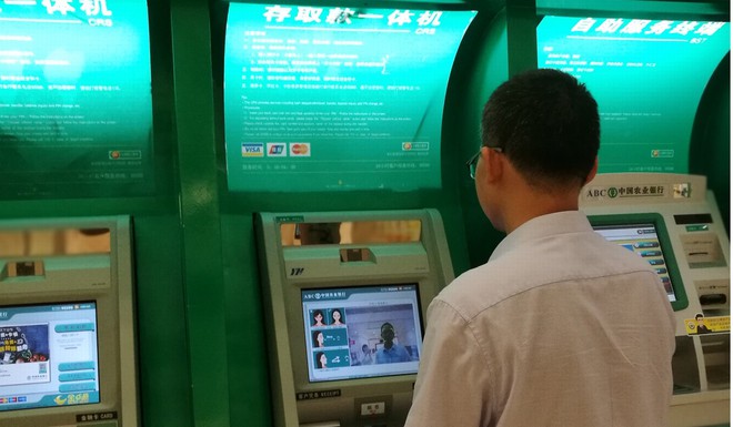 Rút tiền ở cây ATM dùng xác thực khuôn mặt thay thẻ