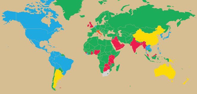  Chiếc bản đồ trên sử dụng các màu sắc tượng trưng cho màu của 1 trong 4 ô cắm, mô tả rõ loại ổ màu tương ứng với từng quốc gia. Ví dụ như khi bạn đang vi vu trên đất Mỹ thì phải dùng ổ cắm màu xanh da trời còn khi ở Châu Âu thì phải đổi sang dùng loại màu xanh. 