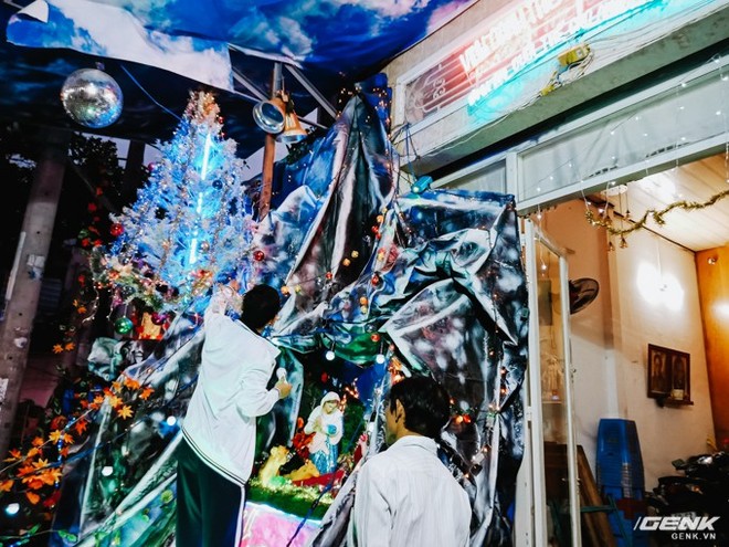 Đời sống qua lăng kính smartphone (Kỳ 1): Người dân Sài Gòn nô nức trang trí phố xá đón Noel đến gần - Ảnh 14.