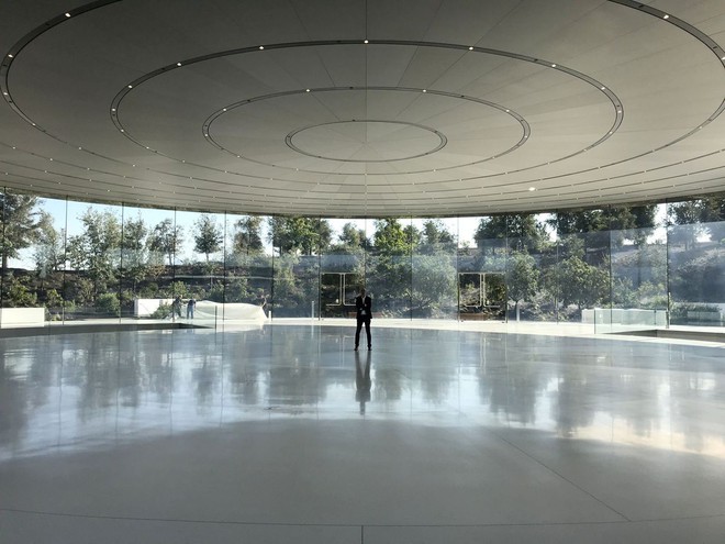 Bên trong Nhà hát Steve Jobs - nơi diễn ra sự kiện Apple - một tuyệt tác như chính chiếc iPhone vậy - Ảnh 1.