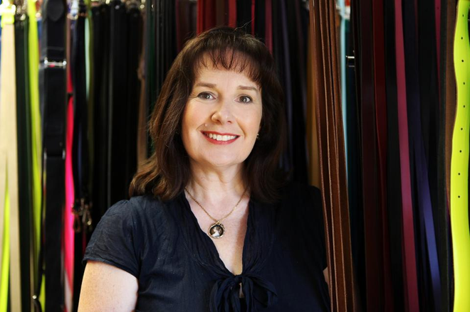  Julie Deane, người sáng lập và CEO của Cambridge Satchel Company - thương hiệu túi xách thời trang toàn cầu mà bất cứ sao nữ nào cũng sở hữu 