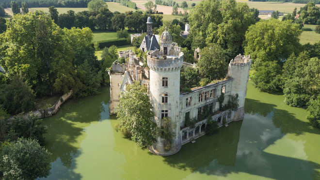 Pháp: Hơn 6500 cư dân mạng góp tiền mua chung một tòa lâu đài - Ảnh 1.