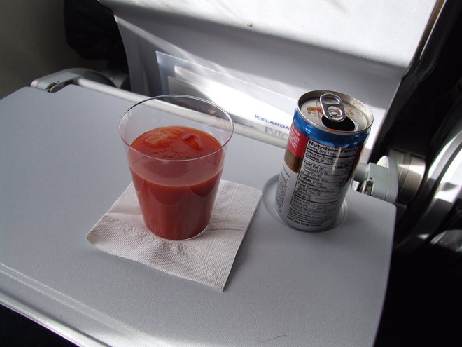  Nước ép cà chua chiếm 27% trong số tất cả các đơn đặt hàng đồ uống trên máy bay 